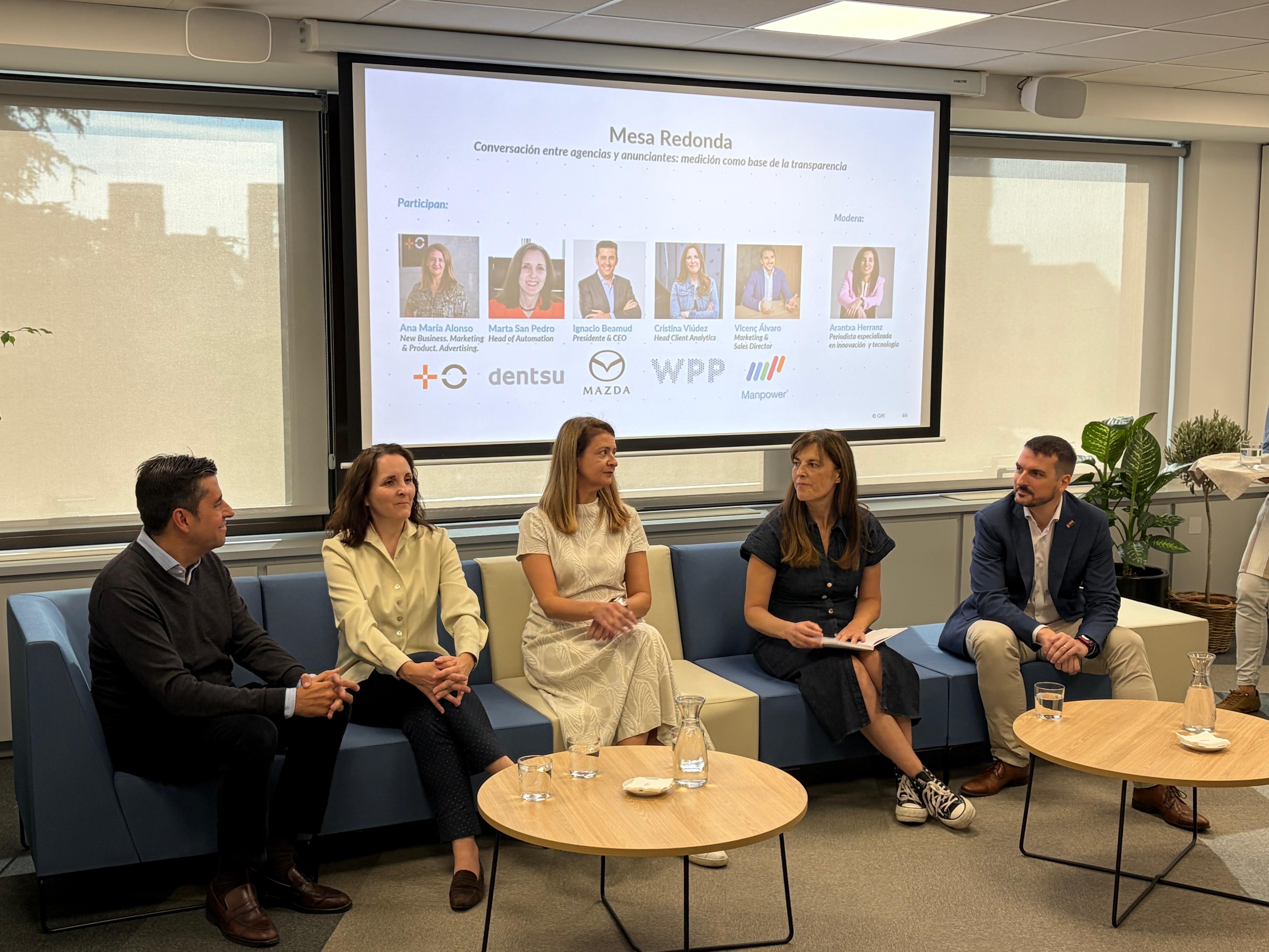 Mesa Redonda - Ignacio Beamud, de Mazda; Marta San Pedro, de Dentsu; Ana María Alonso, de MásOrange; Cristina Viúdez, de WPP; Vicenç Álvaro, de Manpower (1)